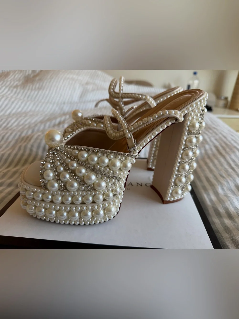 Azalea Wang Astrella-White Platform Heeled Sandal Size 9